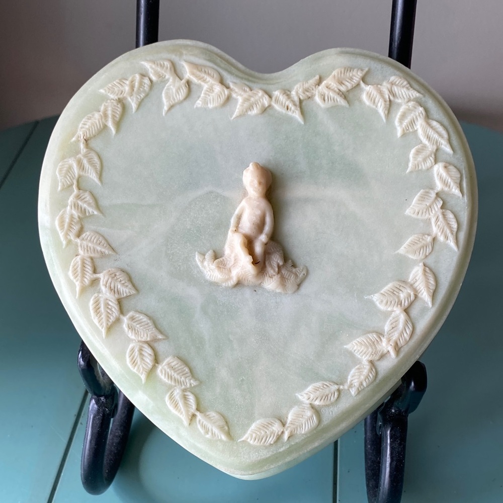 Heart-Shaped Jewelry Organizer with Cupid & leaf Design